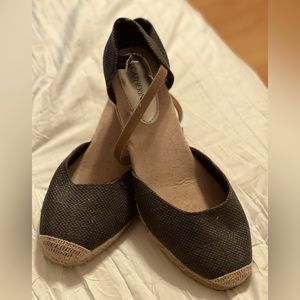 Woman’s shoe used wide width